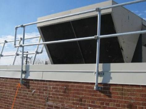 屋顶附墙式护栏