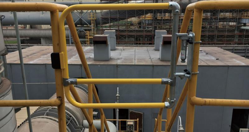 自闭式安全门在化工行业的应用