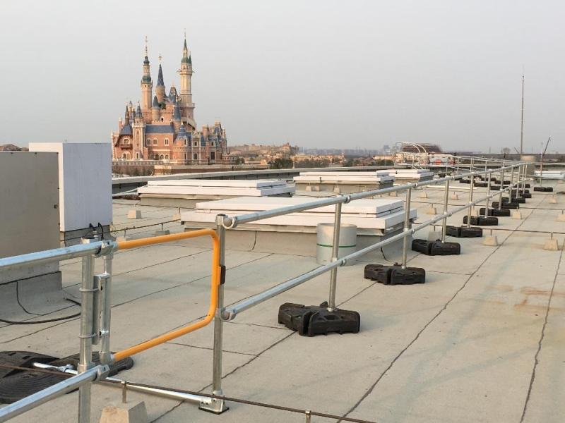 上海迪士尼园区安全护栏案例